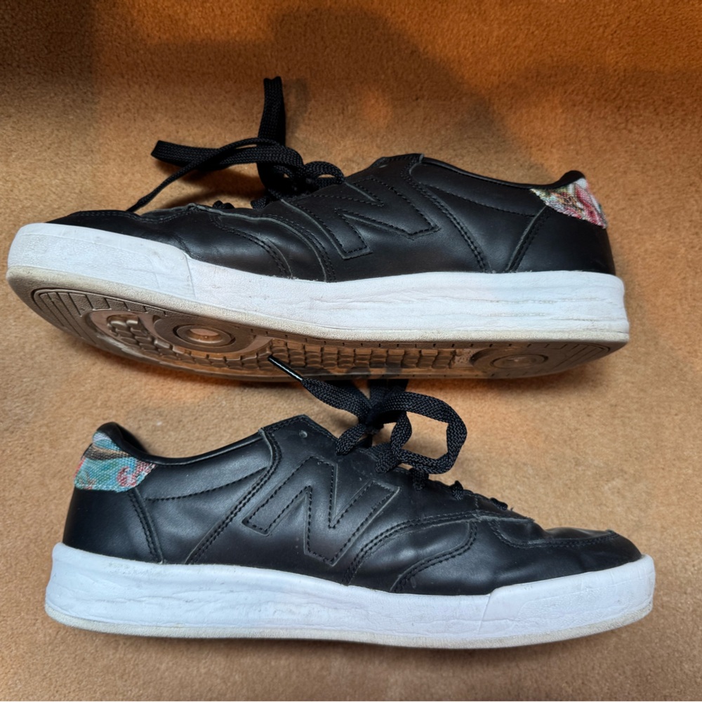 New Balance black leather 300 Sneakers with floral heel detail WRT300PA